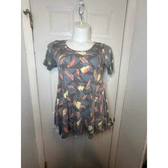 LuLaRoe Perfect T Shirt Women’s XS Lightning Bolt Print Short Sleeve Flowy Hem - Picture 2 of 10